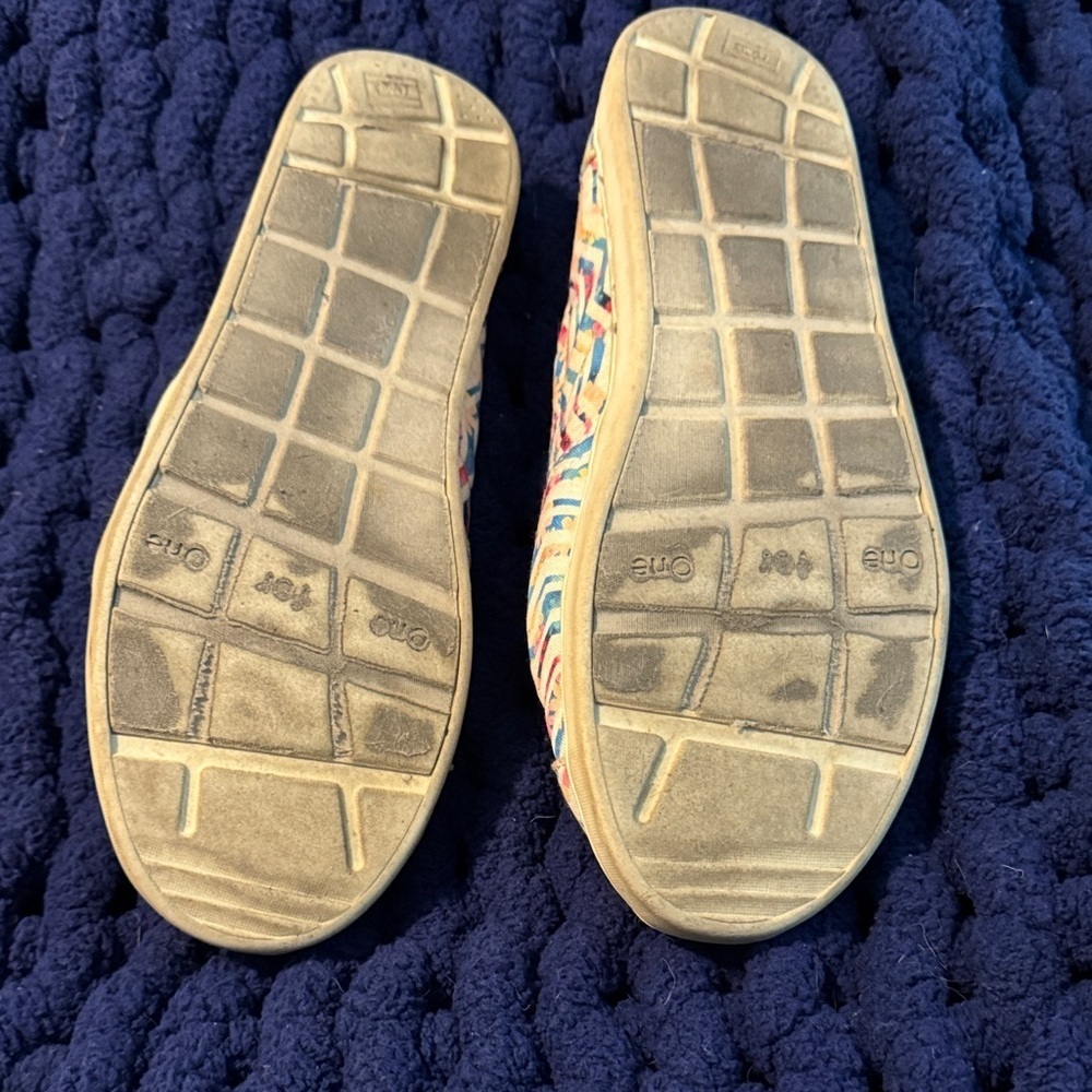 TOMS Kids Colorful Chevron Moccasins - Picture 7 of 7